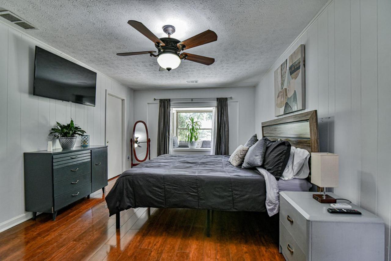 South With Hot Tub Just 11 Miles To Downtown Holiday home Asheville